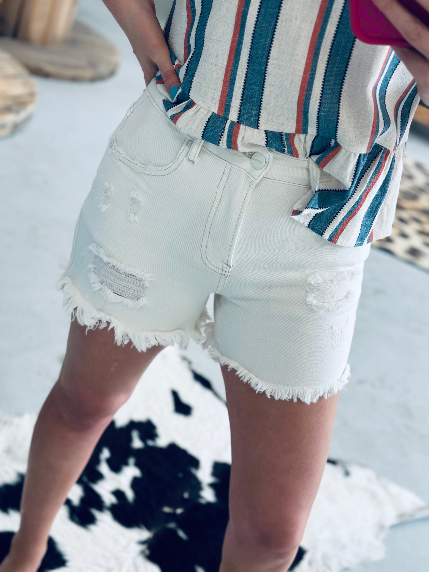 Cremello Risen Shorts