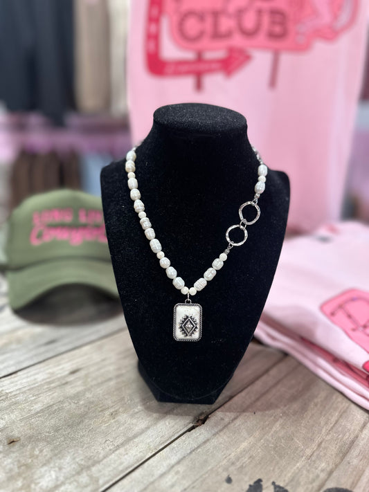 Western Pearl Pendent Necklace