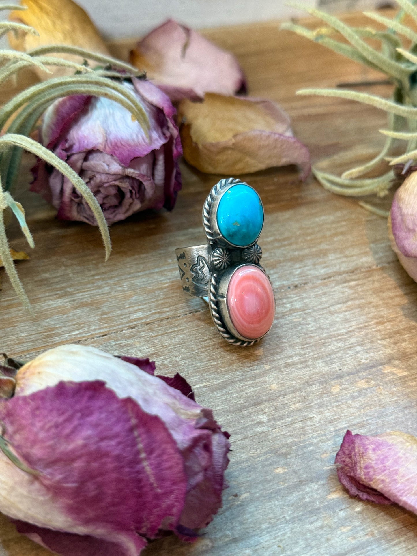 Kingman Turquoise & Pink Conch Sterling Silver Ring – Size 7.5